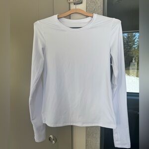 Alosoft Finesse Long Sleeve Top
Like-new condition, size small (4-6)